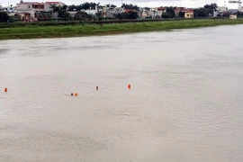 Đoạn sông Trà Lý chảy qua địa phận phường Hoàng Diệu, thành phố Thái Bình, tỉnh Thái Bình, vào các buổi chiều mùa hè có nhiều người dân, trẻ em ra tắm. (Ảnh: Nguyễn Công Hải/Vietnam+)