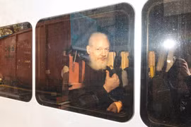 Ông Julian Assange bị cơ quan chức năng Anh bắt giữ. (Nguồn: Rolling Stone)