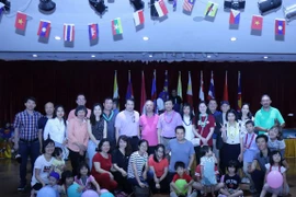 Cán bộ, nhân viên phái đoàn và các các cơ quan bên cạnh Phái đoàn thường trực Việt Nam tại Liên hợp quốc tham dự ngày hội. (Ảnh: Hoài Thanh/TTXVN)