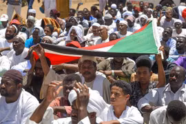 Người biểu tình tập trung tại Khartoum, Sudan, ngày 17/5/2019. (Ảnh: AFP/TTXVN)