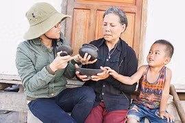 Đưa đồ gốm của người Ba Na ở Kon Tum thành sản phẩm du lịch