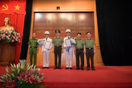 Thừa ủy quyền của Thủ tướng Chính phủ, Bộ trưởng Tô Lâm trao Quyết định bổ nhiệm chức vụ Thứ trưởng Bộ Công an đối với Trung tướng Lương Tam Quang và Thiếu tướng Nguyễn Duy Ngọc.