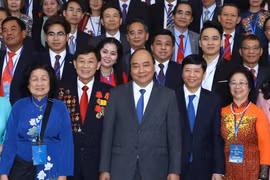 Thủ tướng Nguyễn Xuân Phúc và các đại biểu. (Ảnh: Thống Nhất/TTXVN)