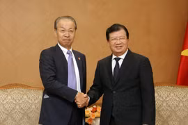Phó Thủ tướng Trịnh Đình Dũng tiếp ông Hiroshi Hoshoi, Chủ tịch kiêm Tổng Giám đốc Công ty JX NOEX (Nhật Bản). (Ảnh: Nguyễn Dân/TTXVN)