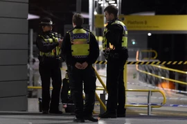 Cảnh sát Anh điều tra sau vụ đâm dao tại ga tàu Victoria ở thành phố Manchester ngày 1/1/2019. (Ảnh: AFP/TTXVN)