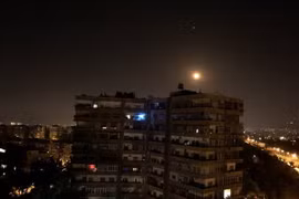 Hệ thống phòng thủ tên lửa của Syria đánh chặn tên lửa Israel tấn công các mục tiêu ở Damascus, ngày 15/9/2018. (Ảnh: THX/TTXVN)