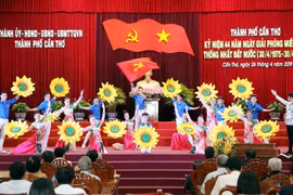 Chương trình nghệ thuật chào mừng. (Ảnh: Trọng Đức/TTXVN)
