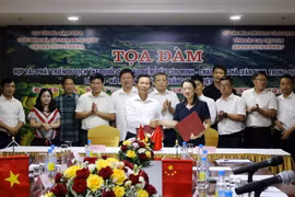 Ký kết hợp tác du lịch giữa Việt Nam và Trung Quốc. (Ảnh: Quốc Khánh/TTXVN)