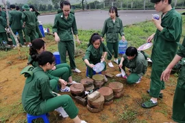 Một trải nghiệm trong Tuần quân sự. (Ảnh: Kim Anh/Vietnam+)