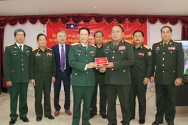 Quang cảnh Lễ bàn giao bộ phim về lịch sử Quân đội nhân dân Lào. (Ảnh: Xuân Tú/TTXVN)
