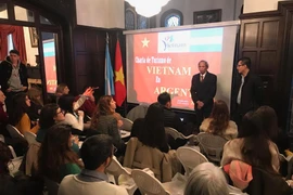 Đại sứ Đặng Xuân Dũng phát biểu tại buổi giới thiệu về tiềm năng du lịch Việt Nam. (Ảnh: Hoài Nam/Vietnam+)