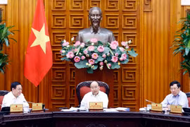 Thủ tướng Nguyễn Xuân Phúc chủ trì Phiên họp Chính phủ về tăng trưởng vùng kinh tế trọng điểm và tác động tới tăng trưởng của cả nước giai đoạn 2011-2017. (Ảnh: Thống Nhất/TTXVN)