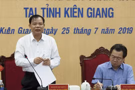 Bộ trưởng Bộ Nông nghiệp và Phát triển nông thôn Nguyễn Xuân Cường phát biểu kết luận buổi làm việc. (Ảnh: Hồng Đạt/TTXVN)