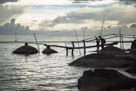 Vẻ đẹp hoang sơ, yên bình ở Bãi Bàng, Khu du lịch đảo Lại Sơn. (Ảnh: Hồng Đạt/TTXVN)