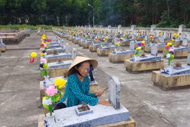 Chuyện về người quản trang thầm lặng chăm sóc các phần mộ liệt sỹ