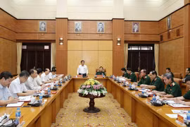 Quang cảnh buổi làm việc của Đoàn Tiểu ban Văn kiện Đại hội XIII với Quân ủy Trung ương. (Ảnh: Phương Hoa/TTXVN)