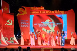 Tiết mục văn nghệ tại chương trình. (Ảnh: Thành Đạt/TTXVN)