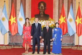 Tổng Bí thư, Chủ tịch nước Nguyễn Phú Trọng và Phu nhân chủ trì Lễ đón chính thức Tổng thống Cộng hòa Argentina Mauricio Macri và Phu nhân thăm cấp Nhà nước tới Việt Nam. (Ảnh: Trí Dũng/TTXVN)