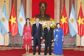 Tổng Bí thư, Chủ tịch nước Nguyễn Phú Trọng và Phu nhân chủ trì Lễ đón chính thức Tổng thống Cộng hòa Argentina Mauricio Macri và Phu nhân thăm cấp Nhà nước tới Việt Nam. (Ảnh: Trí Dũng/TTXVN)
