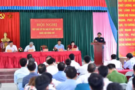 Phó Chủ tịch Thường trực Quốc hội Tòng Thị Phóng phát biểu tại buổi tiếp xúc cử tri tại xã Xuân Nha, huyện Vân Hồ, tỉnh Sơn La. (Ảnh: Nguyễn Cường/TTXVN)