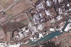 Hình ảnh vệ tinh chụp cơ sở hạt nhân Yongbyon, cách thủ đô Bình Nhưỡng của Triều Tiên 100km về phía bắc, ngày 29/9/2004. (Ảnh: EPA/ TTXVN)