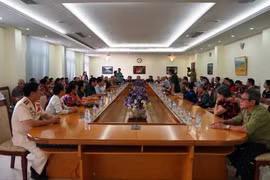 Toàn cảnh buổi thăm giao lưu tại Đại sứ quán Việt Nam. (Ảnh: Phóng viên TTXVN tại Campuchia)