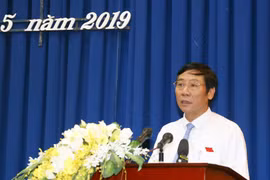Ông Phạm Sỹ Lợi, Phó Bí thư Thường trực Tỉnh ủy, Chủ tịch Hội đồng Nhân dân tỉnh Hà Nam phát biểu tại kỳ họp. (Ảnh: Thanh Tuấn/TTXVN)