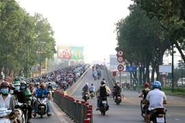 Nhánh cầu vượt từ Nguyễn Kiệm (quận Gò Vấp) về Hoàng Minh Giám giúp giải quyết ùn tắc giao thông vào giờ cao điểm buổi sáng. (Ảnh: Tiến Lực/TTXVN)