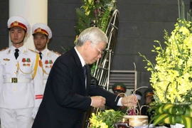 Đoàn đại biểu Ban Chấp hành Trung ương Đảng do Tổng Bí thư, Chủ tịch nước Nguyễn Phú Trọng làm trưởng đoàn viếng đồng chí Nguyễn Phúc Thanh. (Ảnh: Văn Điệp/TTXVN)