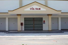 Chợ Sa Huỳnh mới 'vắng bóng' tiểu thương. (Ảnh: Phước Ngọc/TTXVN)