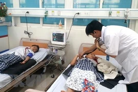 Cà Mau: Hơn 70 học sinh nhập viện với cùng một triệu chứng bệnh