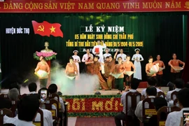 Tiết mục văn nghệ tại buổi lễ. (Ảnh: Công Tường/TTXVN)