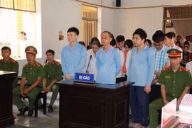 Các bị cáo tại phiên tòa. (Ảnh: Phạm Cường/TTXVN)