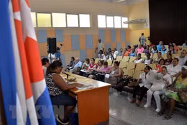 Người dân Cuba tham gia buổi tham vấn về dự thảo Hiến pháp mới tại La Habana ngày 13/8/2018. (Ảnh: AFP/TTXVN)