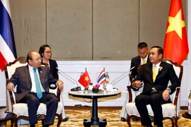Thủ tướng Nguyễn Xuân Phúc hội kiến Thủ tướng Vương quốc Thái Lan Prayuth Chan-o-cha. (Ảnh: Thống Nhất/TTXVN)