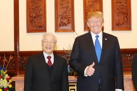 Tổng Bí thư, Chủ tịch nước Nguyễn Phú Trọng tiếp riêng Tổng thống Mỹ Donald Trump. (Ảnh: Trí Dũng/TTXVN)