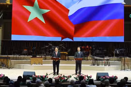 Thủ tướng Nguyễn Xuân Phúc và Thủ tướng Dmitri Medvedev phát biểu tại Lễ khai mạc Năm chéo Việt Nam-Liên bang Nga. (Ảnh: Thống Nhất/TTXVN)