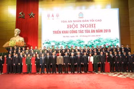 Tổng Bí thư, Chủ tịch nước Nguyễn Phú Trọng, các lãnh đạo Đảng, Nhà nước và các đại biểu chụp ảnh chung. (Ảnh: Trí Dũng/TTXVN)