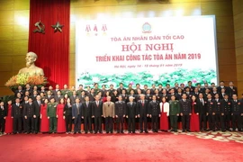 Tổng Bí thư, Chủ tịch nước Nguyễn Phú Trọng, các lãnh đạo Đảng, Nhà nước và các đại biểu chụp ảnh chung. (Ảnh: Trí Dũng/TTXVN)