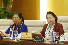 Chủ tịch Quốc hội Nguyễn Thị Kim Ngân và Phó Chủ tịch Thường trực Quốc hội Tòng Thị Phóng tại phiên họp. (Ảnh: Văn Điệp/TTXVN)