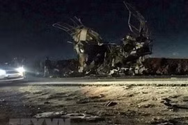 Hiện trường vụ tấn công liều chết tại Sistan-Baluchistan, Iran, ngày 13/2. (Nguồn: AFP/TTXVN)