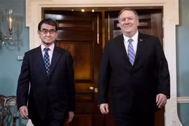 Ngoại trưởng Mỹ Mike Pompeo (phải) trong cuộc gặp người đồng nhiệm Taro Kono tại Washington DC., ngày 19/4/2019. (Ảnh: AFP/TTXVN)