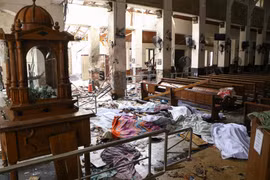 Hiện trường vụ nổ bên trong nhà thờ ở Kochchikade, Colombo, Sri Lanka, ngày 21/4/2019. (Ảnh: AFP/TTXVN)
