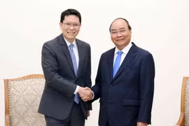 Thủ tướng Nguyễn Xuân Phúc tiếp Thống đốc Ngân hàng Trung ương Thái Lan Veerathai Santiprabhob đang thăm và làm việc tại Việt Nam. (Ảnh: Văn Điệp/TTXVN)