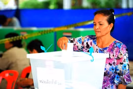 Cử tri Thái Lan bỏ phiếu sớm tại một điểm bầu cử ở Samut Prakan ngày 17/3/2019. (Ảnh: THX/ TTXVN)