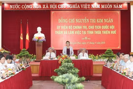 Chủ tịch Quốc hội Nguyễn Thị Kim Ngân làm việc với lãnh đạo chủ chốt tỉnh Thừa Thiên-Huế. (Ảnh: Trọng Đức/TTXVN)
