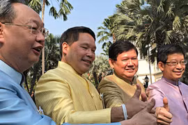 Bốn bộ trưởng tuyên bố từ bỏ nội các của Thủ tướng Prayut Chan-ocha. (Nguồn: Matichon)