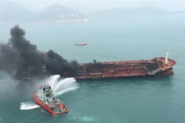 Tàu chở dầu Aulac Fortune thuộc Công ty cổ phần Âu Lạc phát nổ và bốc cháy. (Nguồn: AFP/TTXVN)