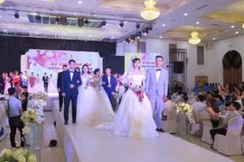 Lễ cưới tập thể của 19 cặp đôi công nhân lao động trên địa bàn tỉnh Thái Nguyên. (Ảnh: Quân Trang/TTXVN)