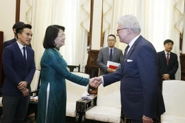 Phó Chủ tịch nước Đặng Thị Ngọc Thịnh tiếp Ngài Paul de Jersey, Thống đốc bang Queensland, Australia. (Ảnh: Lâm Khánh/TTXVN)